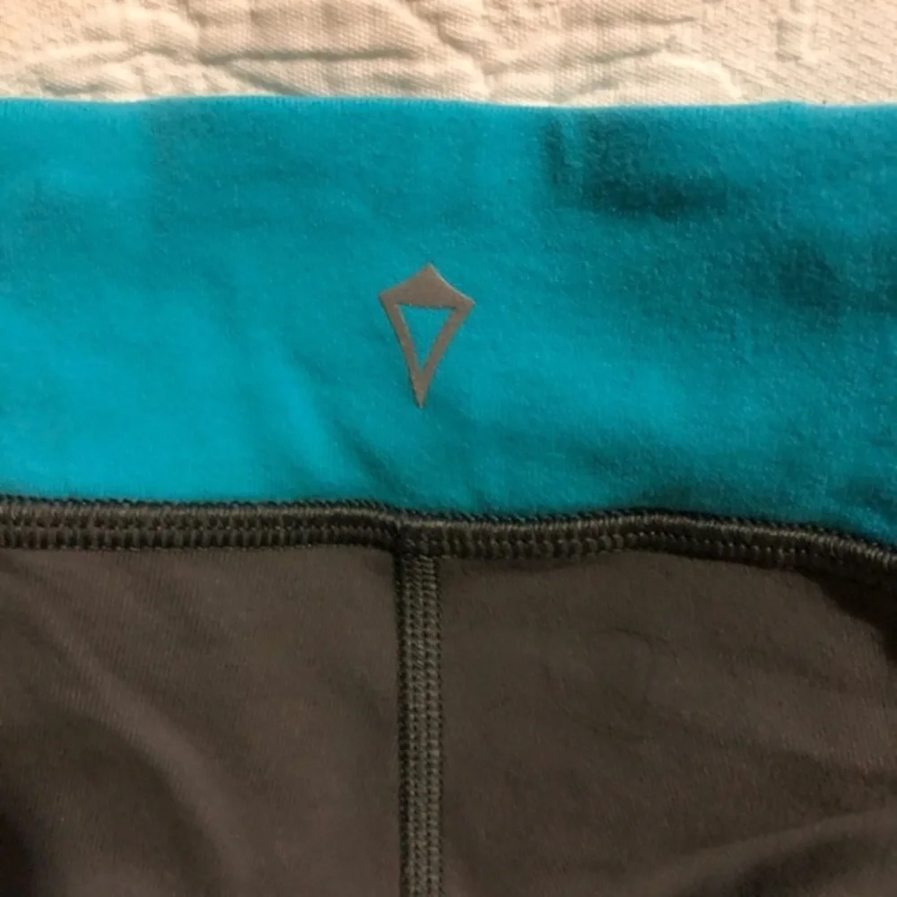 Ivivva Cropped Gray Teal ‎ Leggings 12